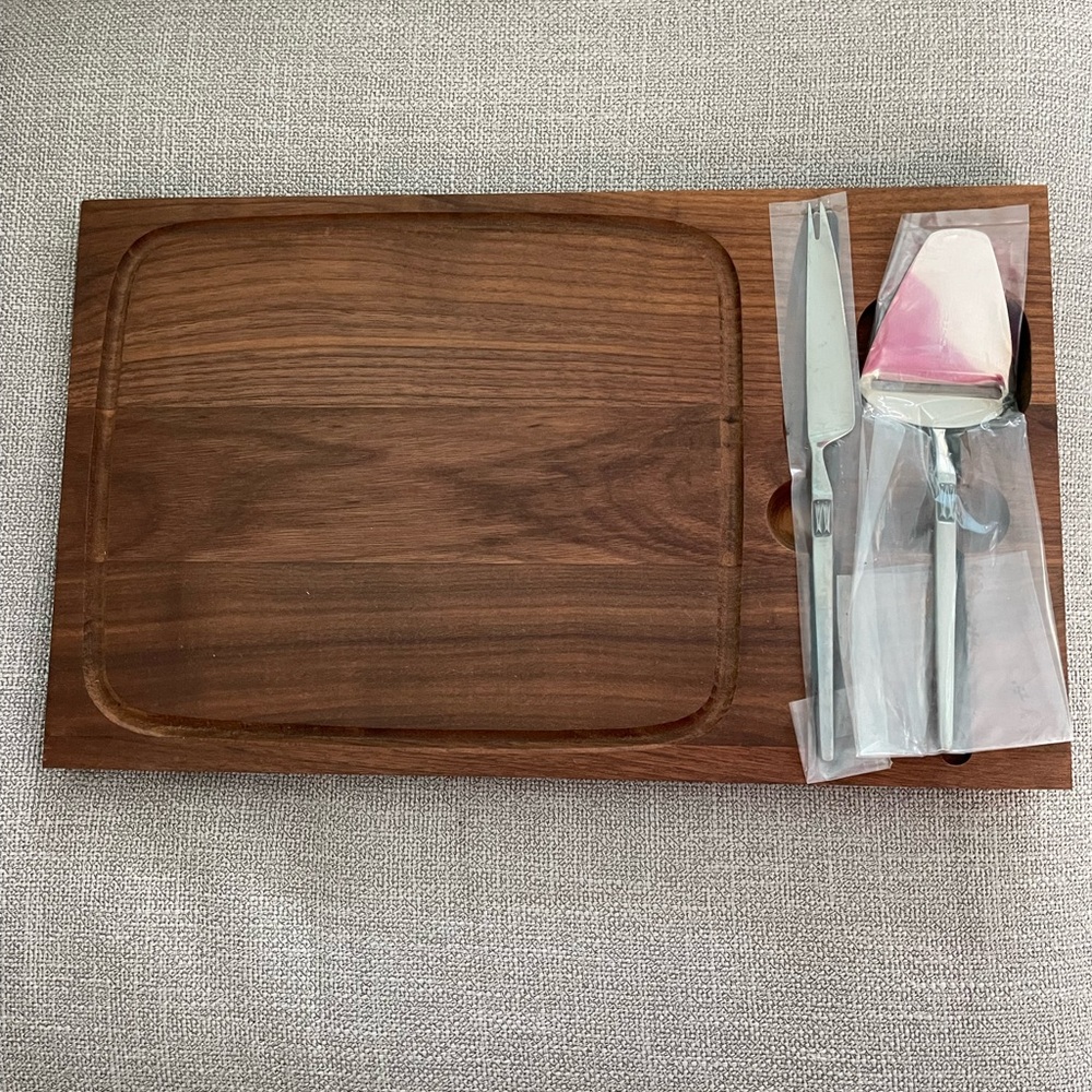 NWOT Cheese/Charcuterie board with cheese slicer and sausage knife